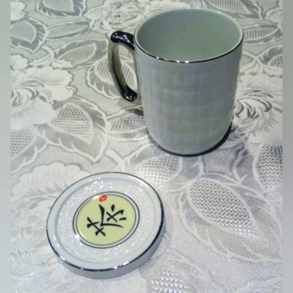 Porcelain tea and coffee mug with lid warmer. Y2K Stokes Collectable